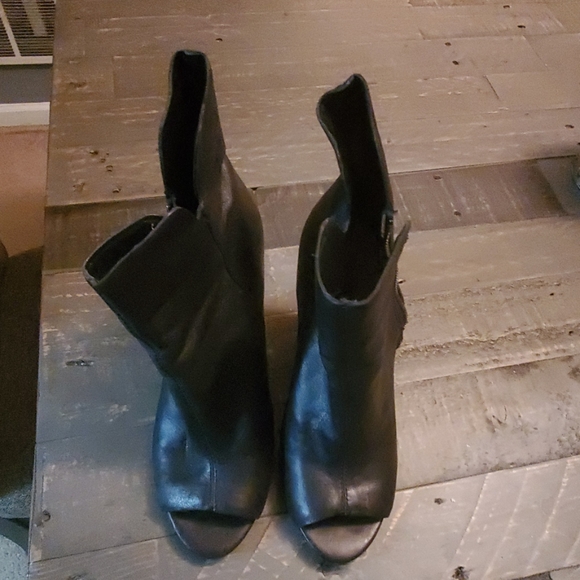 Open toe booties - Picture 1 of 4